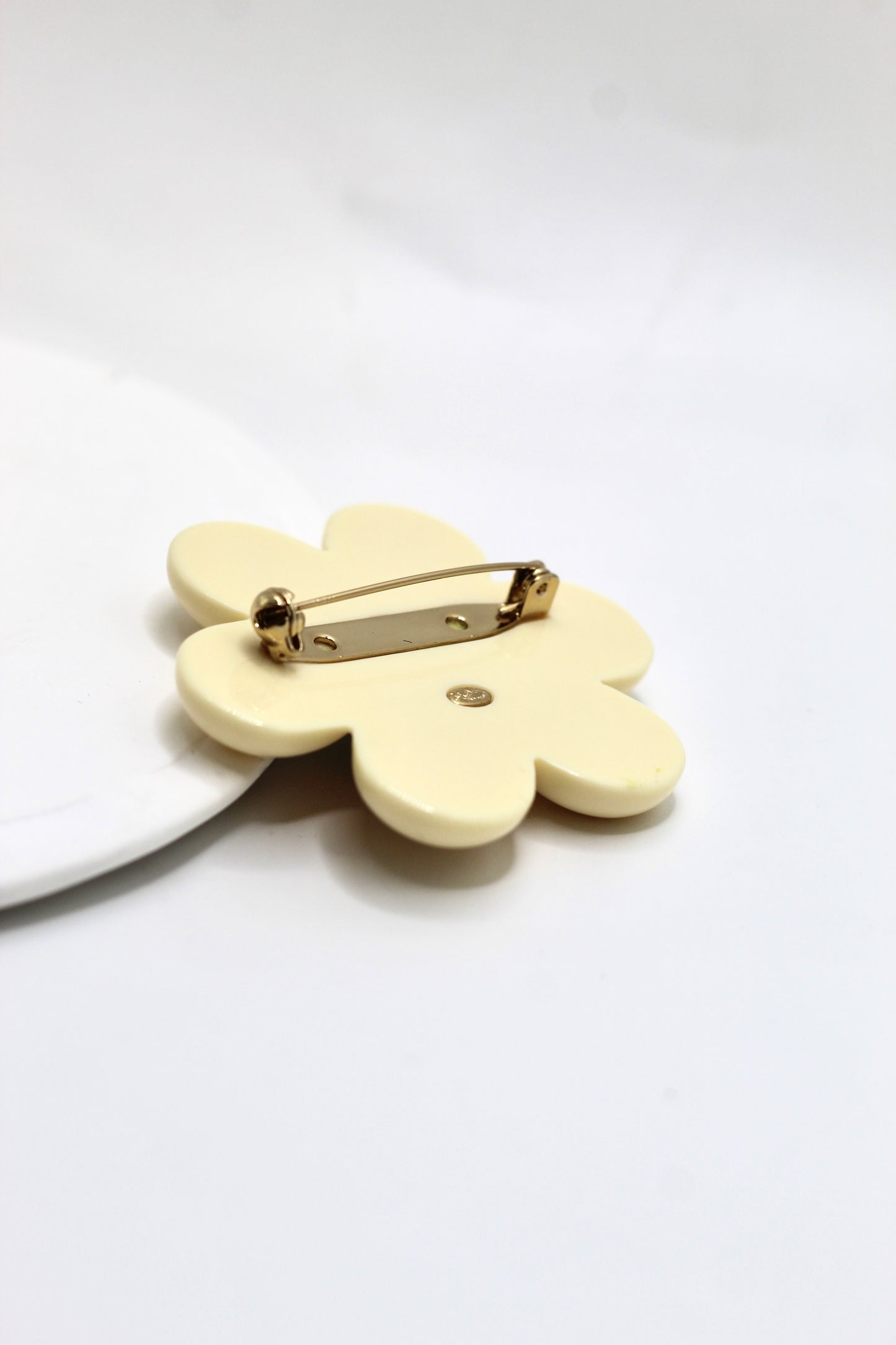 Broche Ch