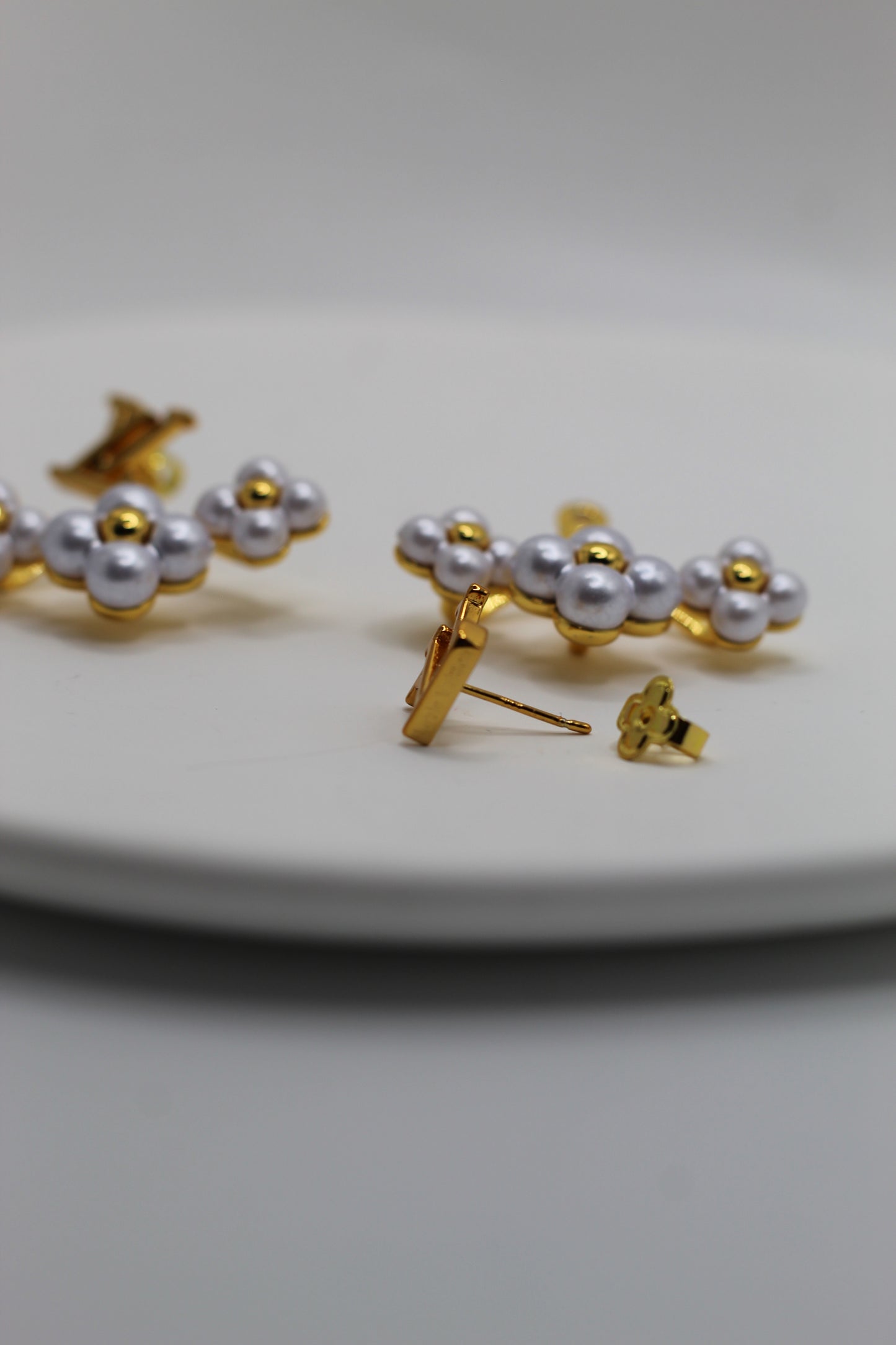 Pendientes LV