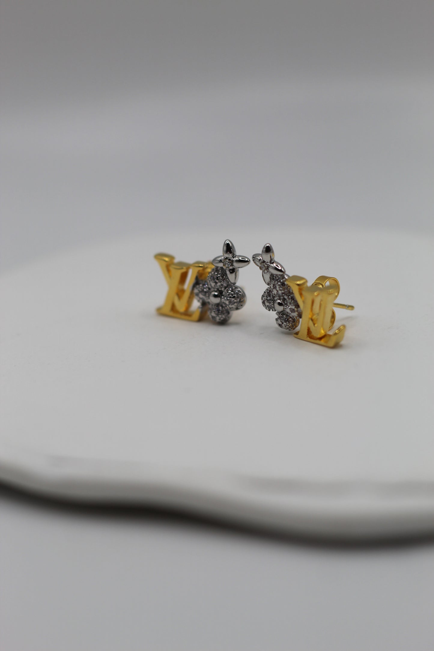 Aretes LV