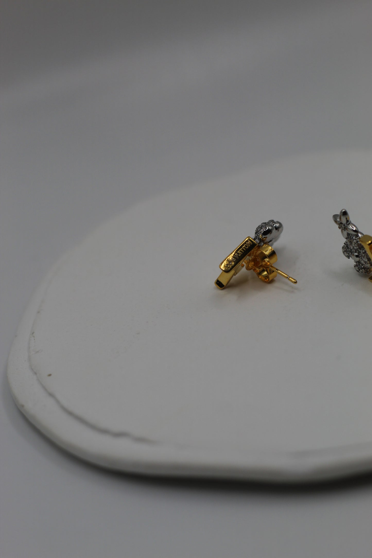 Aretes LV