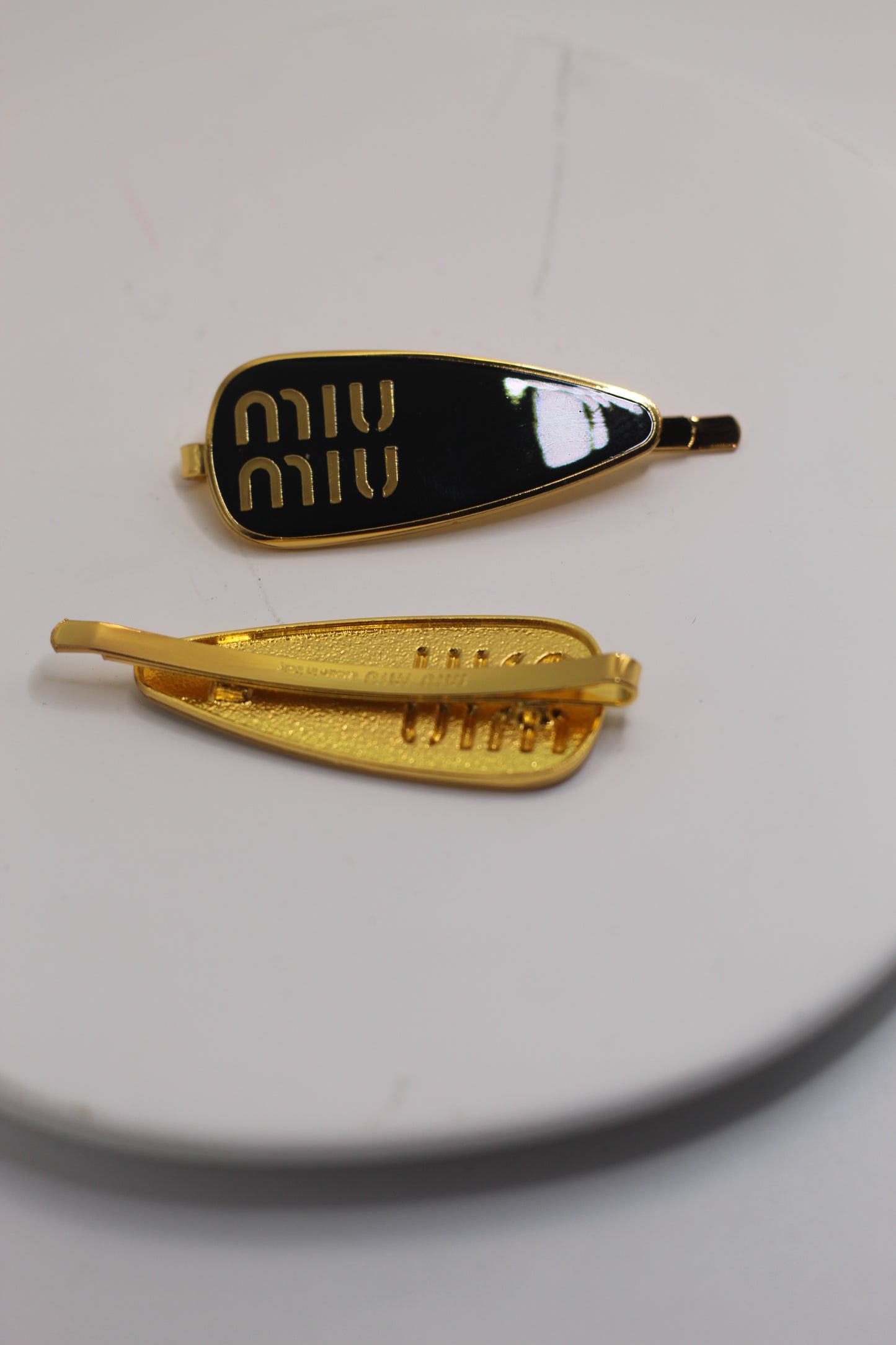 Prendedor Miu M