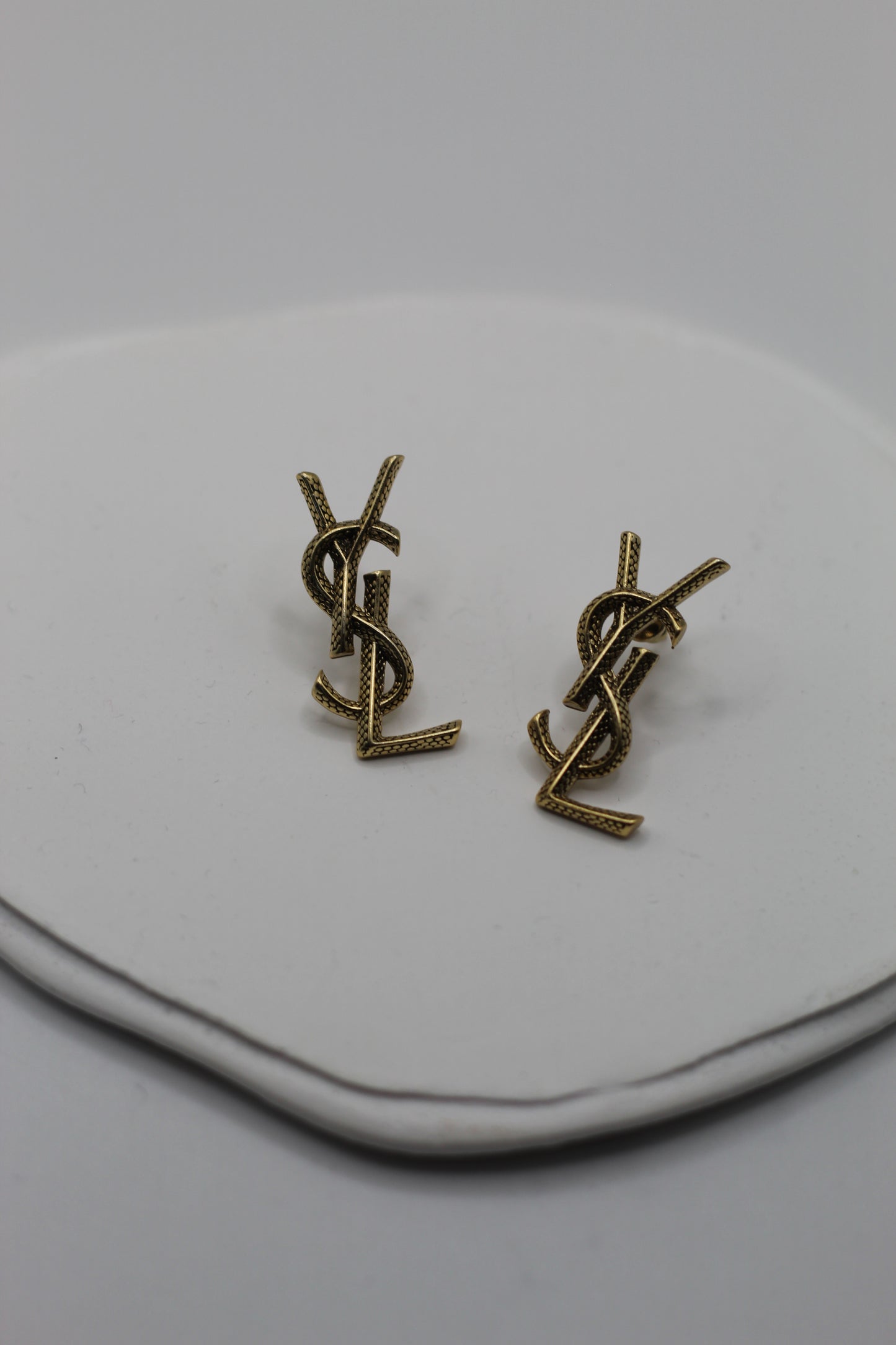 Pendientes YSL 🐍