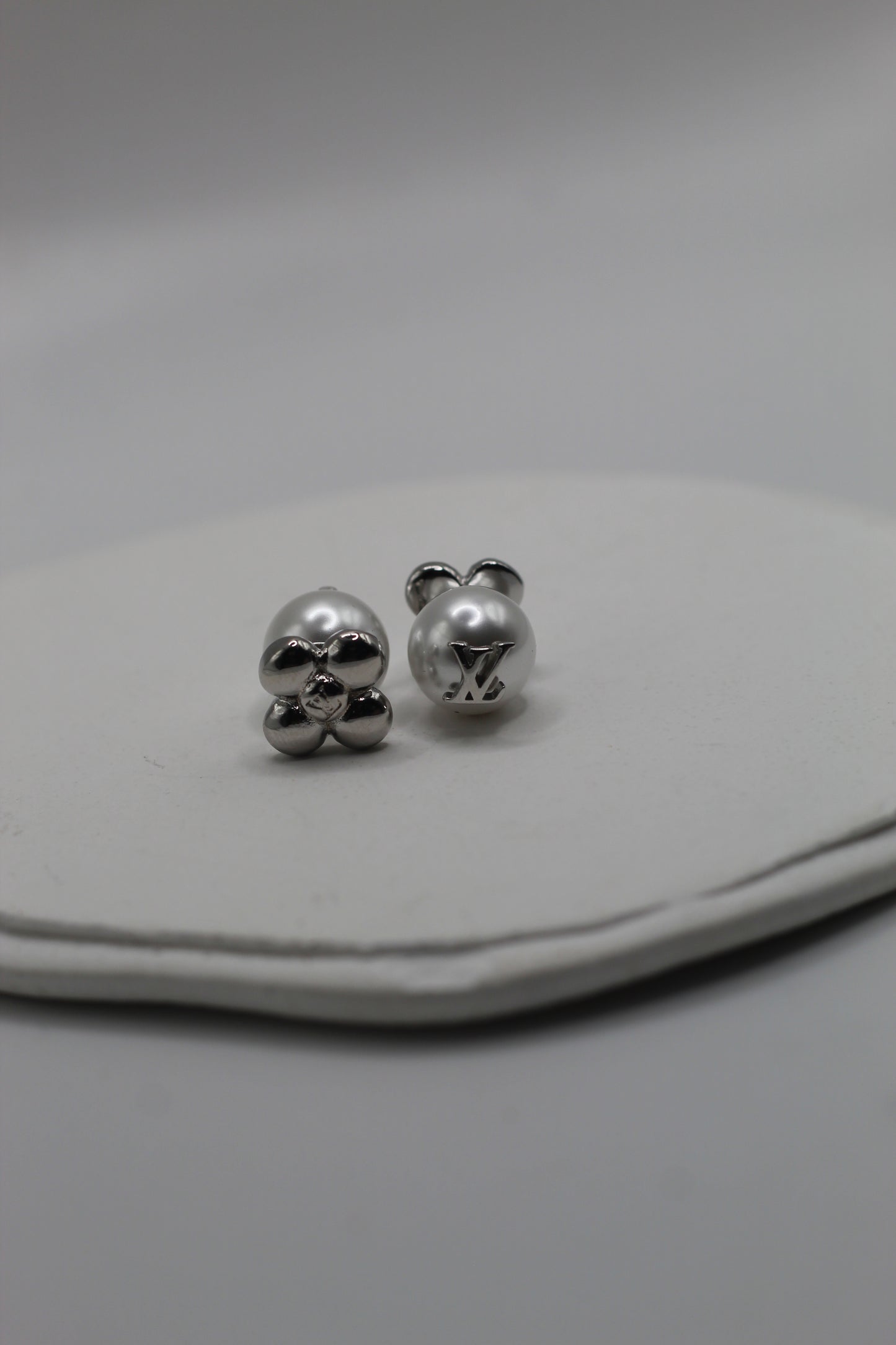Pendientes LV
