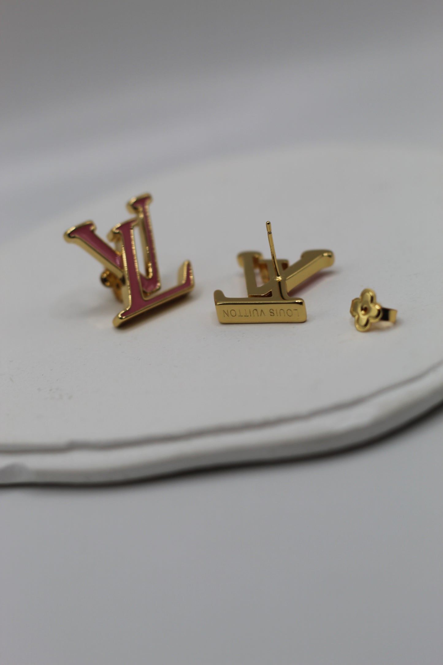 Pendientes LV
