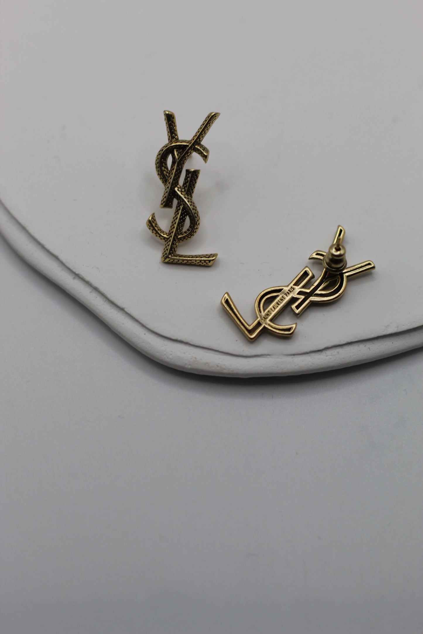 Pendientes YSL 🐍