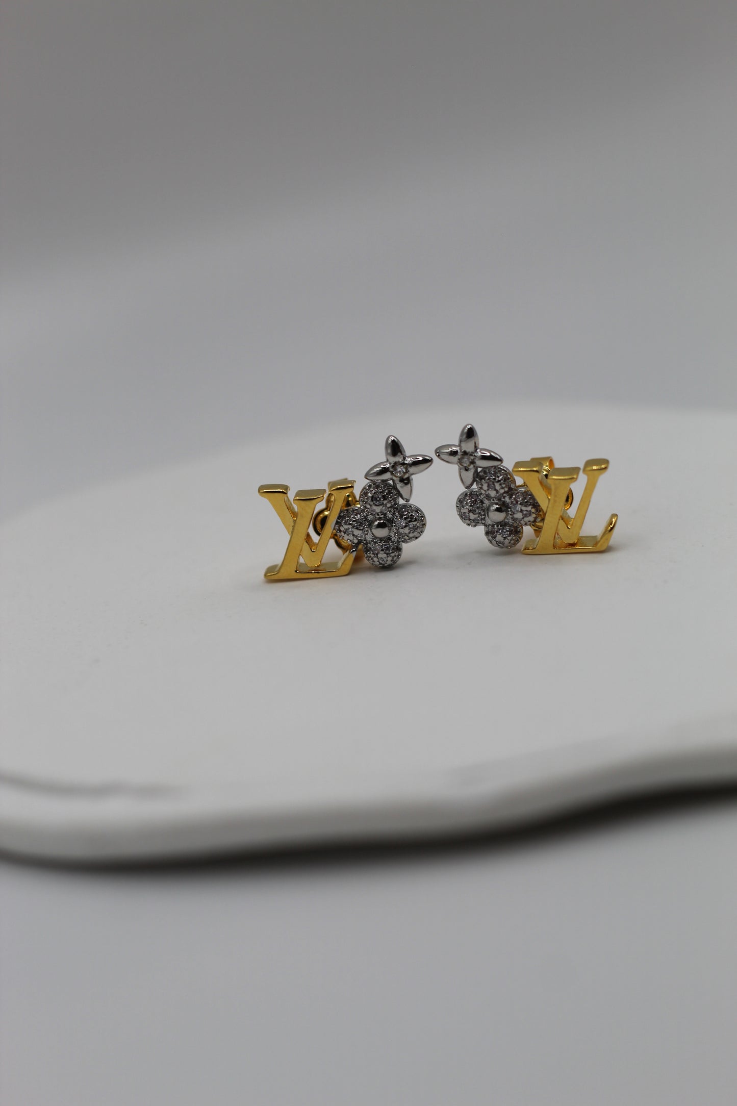 Aretes LV