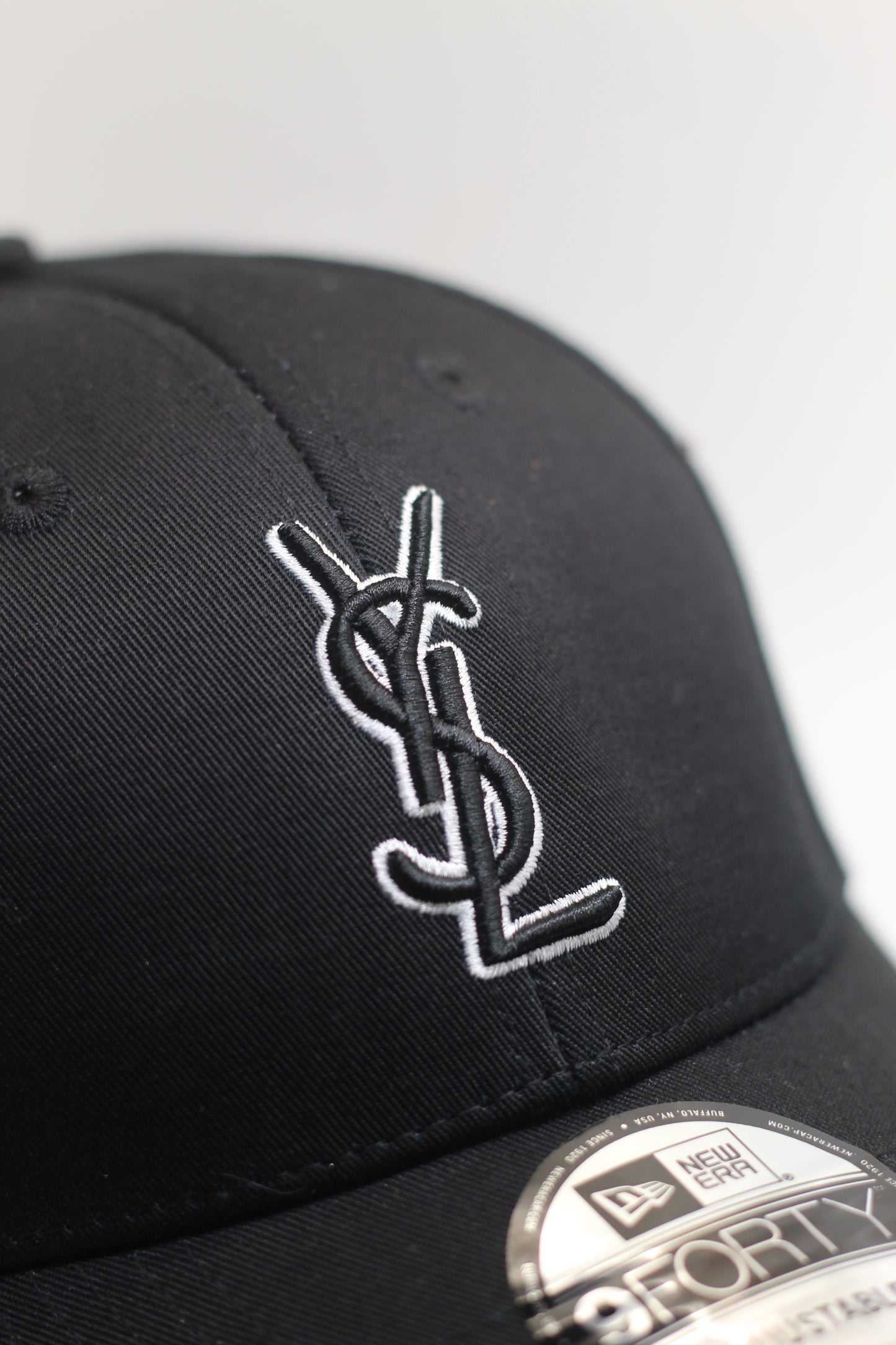 Gorra YSL