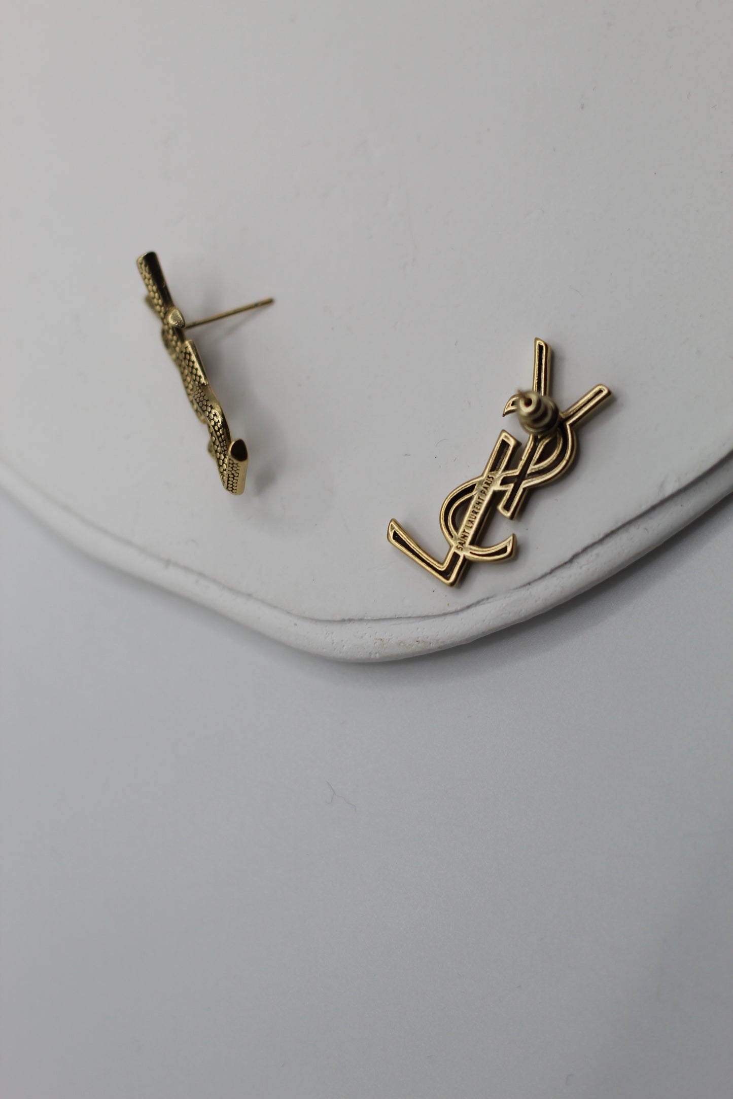 Pendientes YSL 🐍