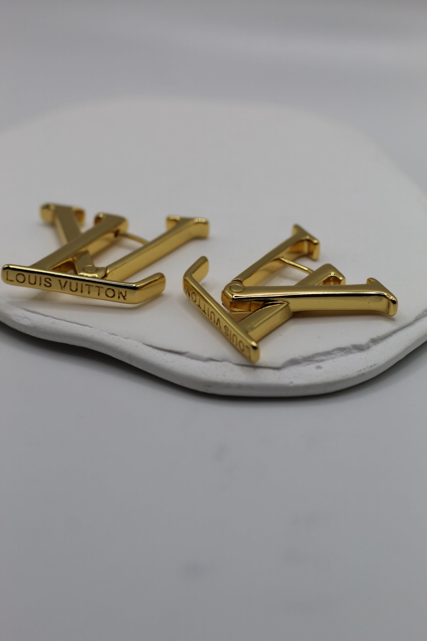 Pendientes LV