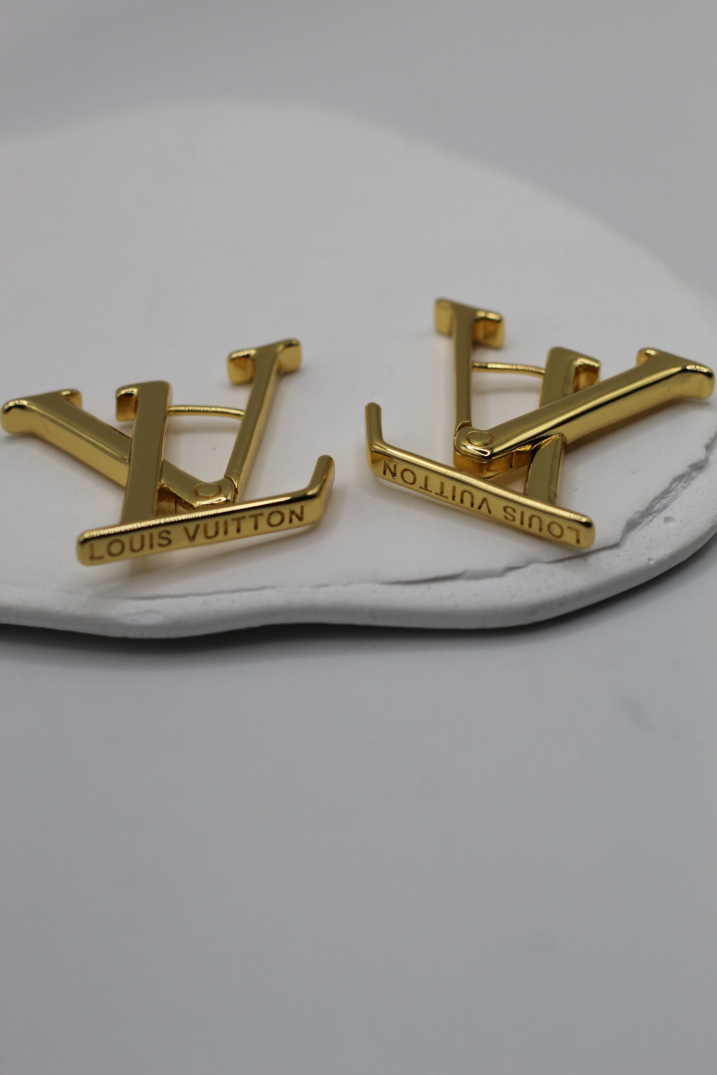 Pendientes LV