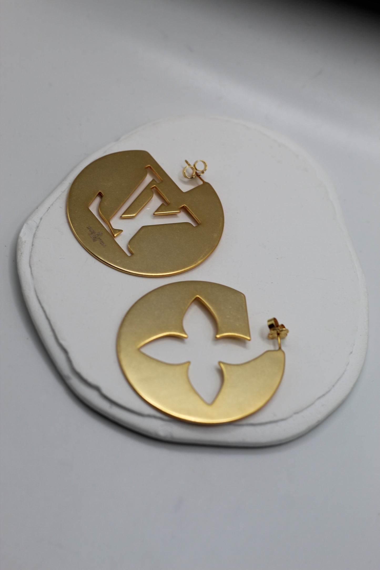 Pendientes LV