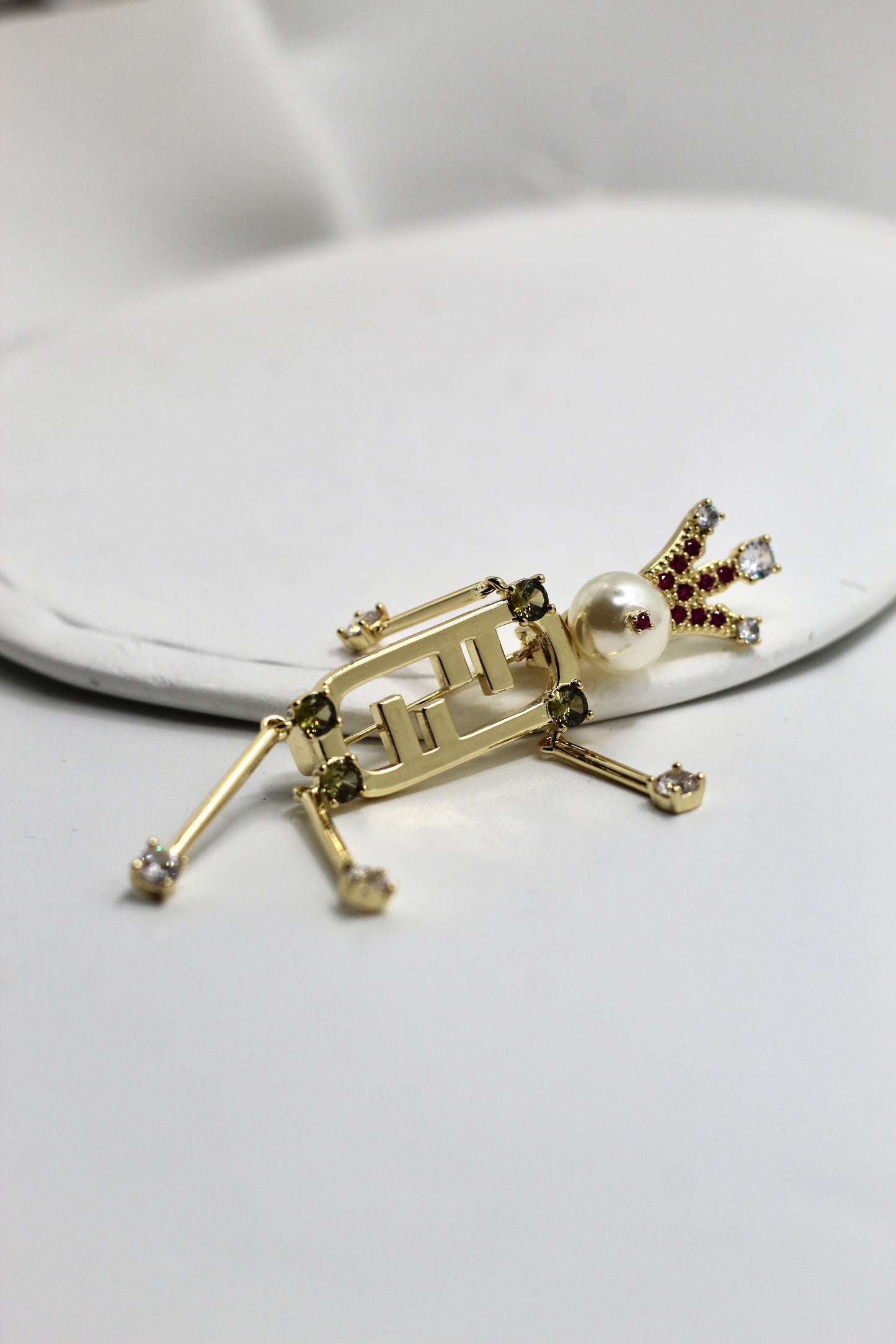 Broche FF