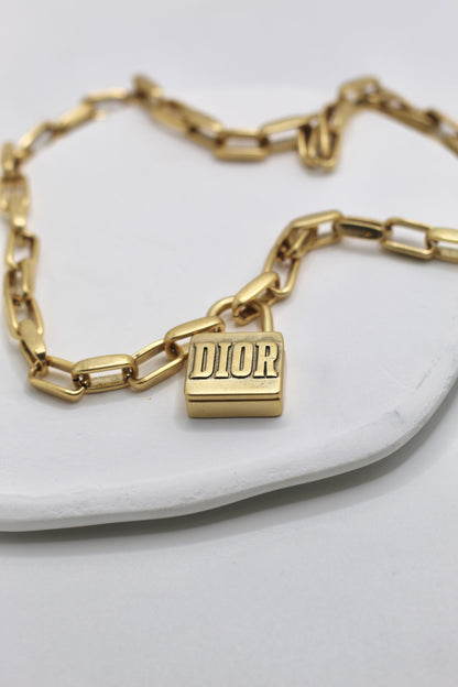 Collar D