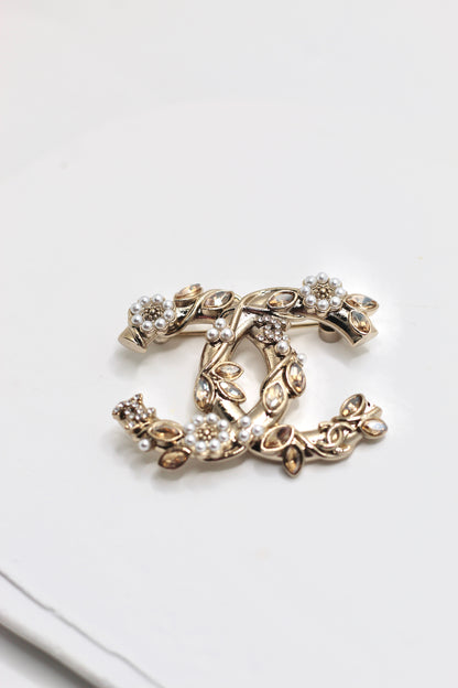 Broche Ch