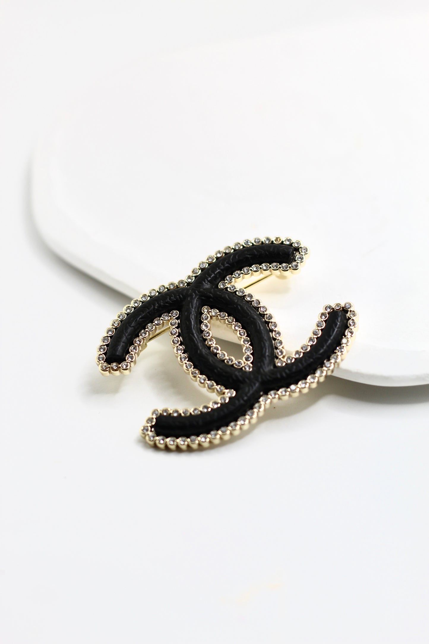 Broche Ch