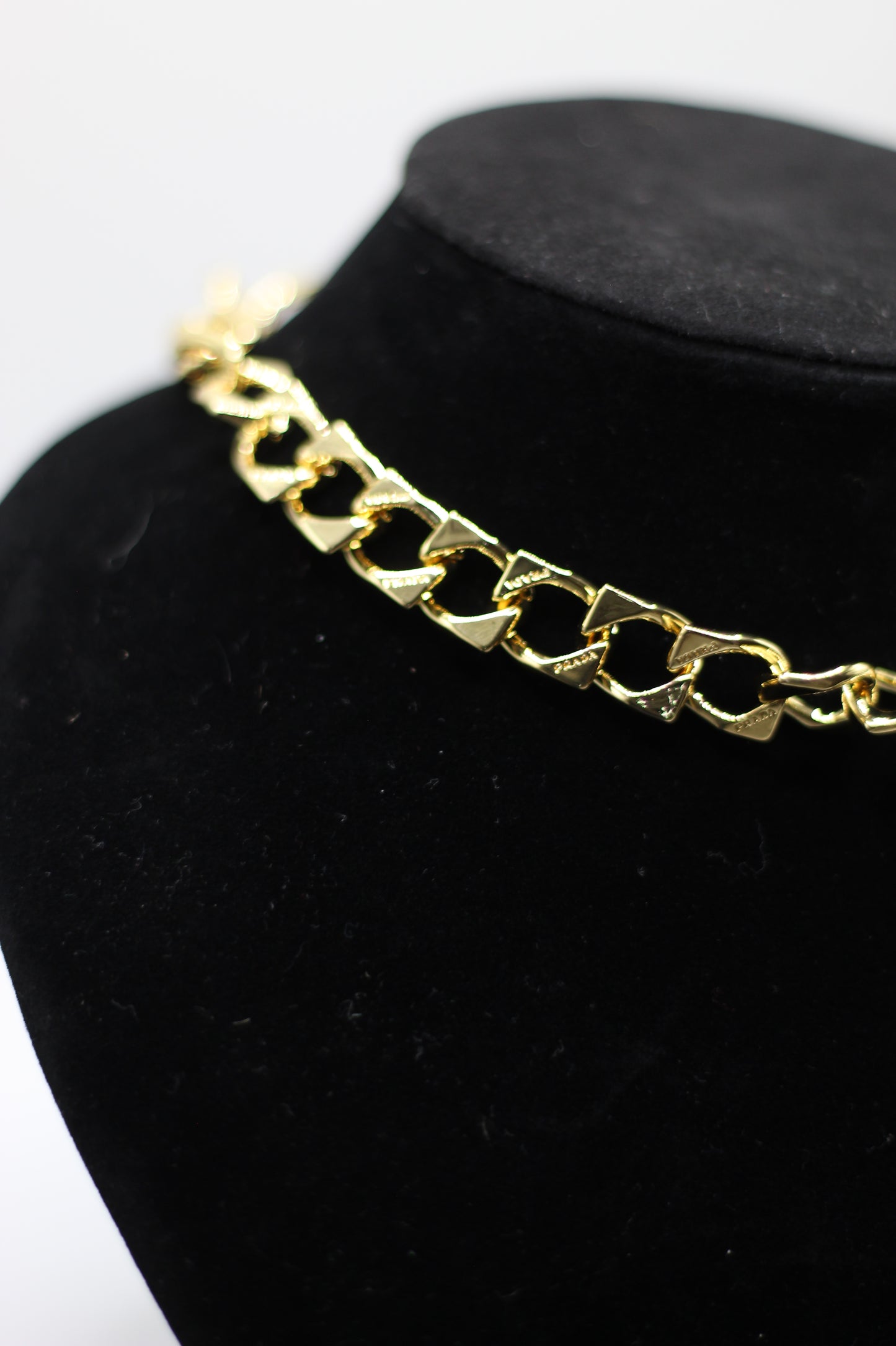 Collar Prada