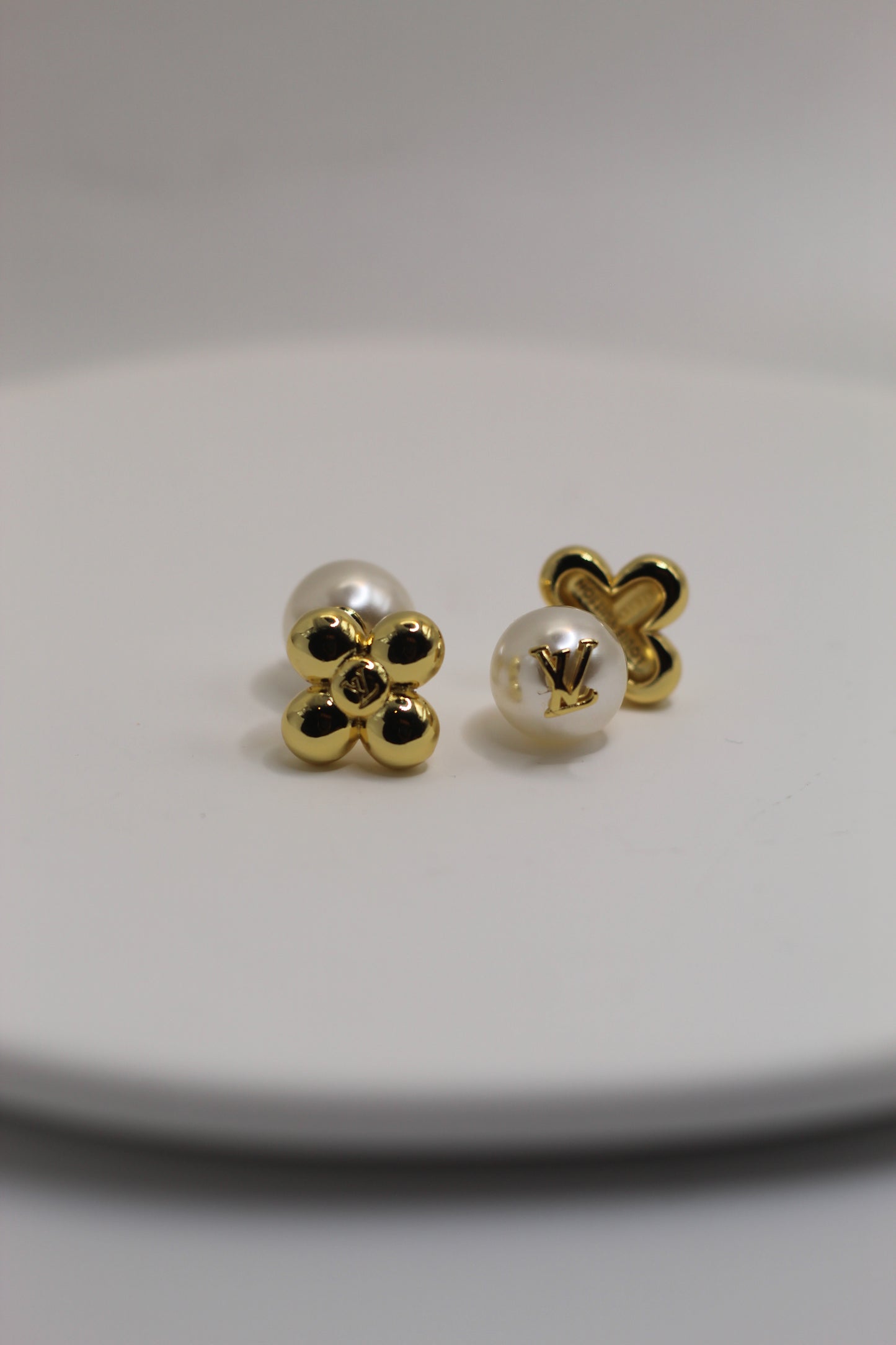 Pendientes LV