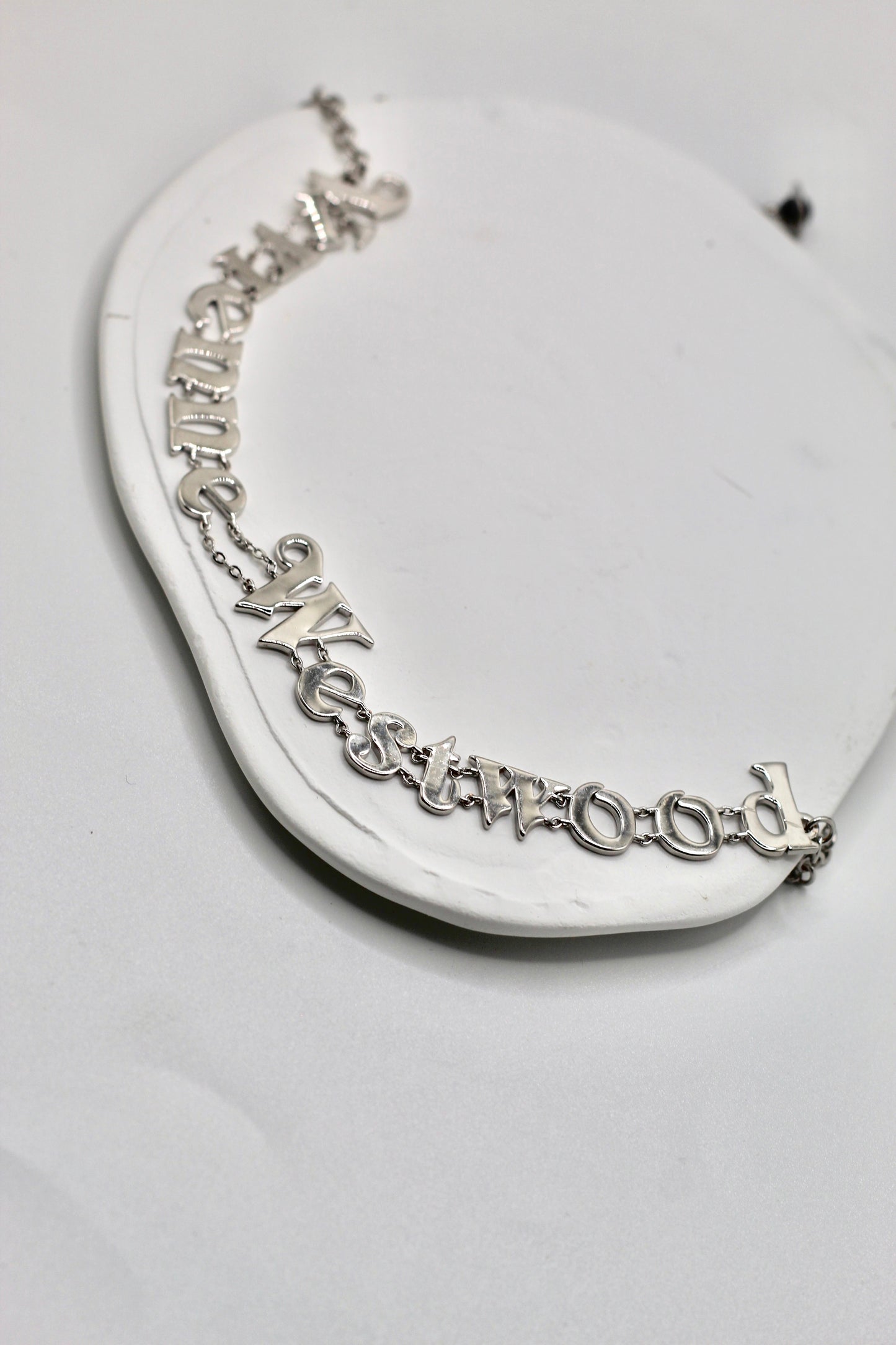 Collar V Westwood