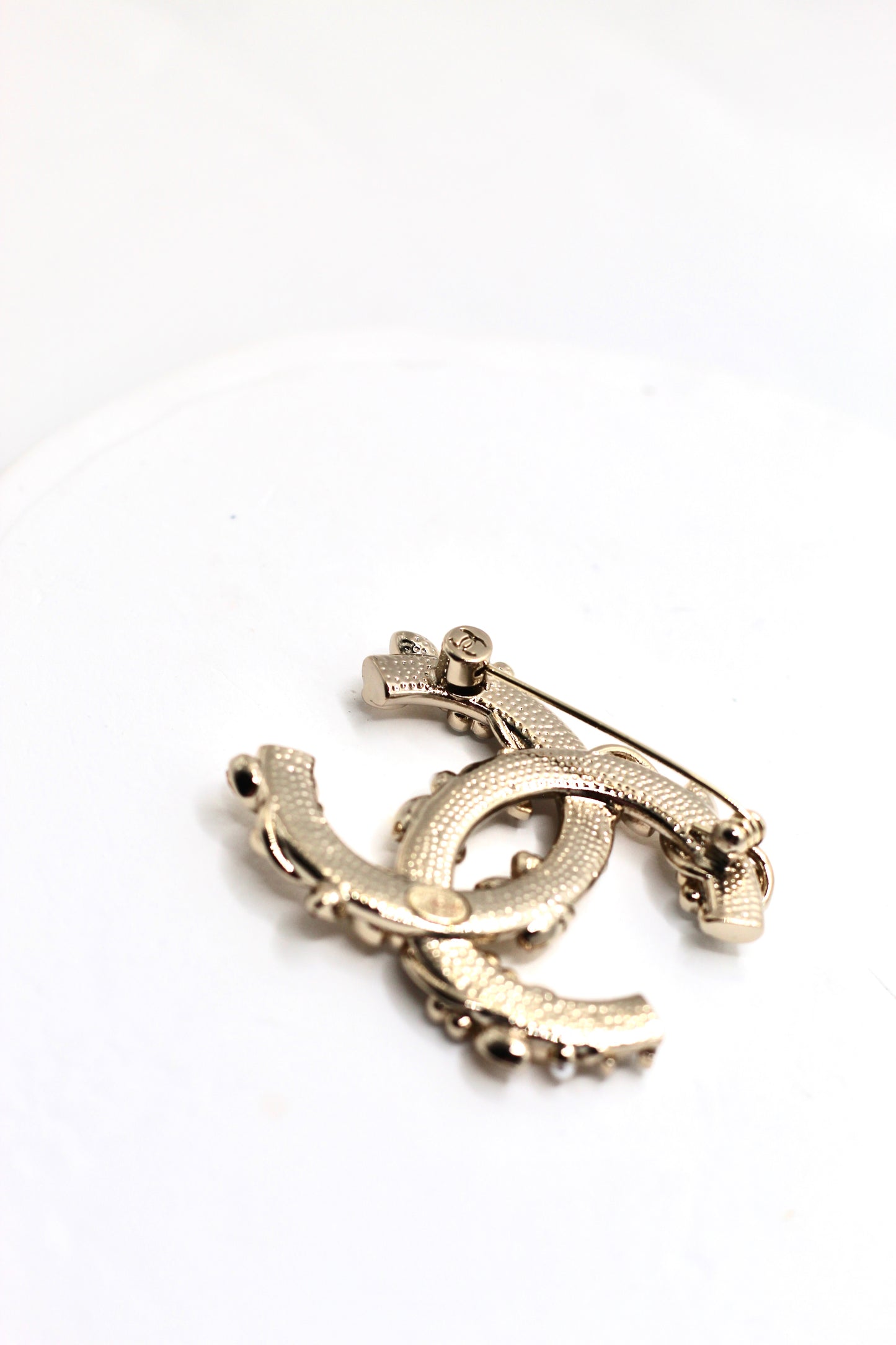 Broche Ch